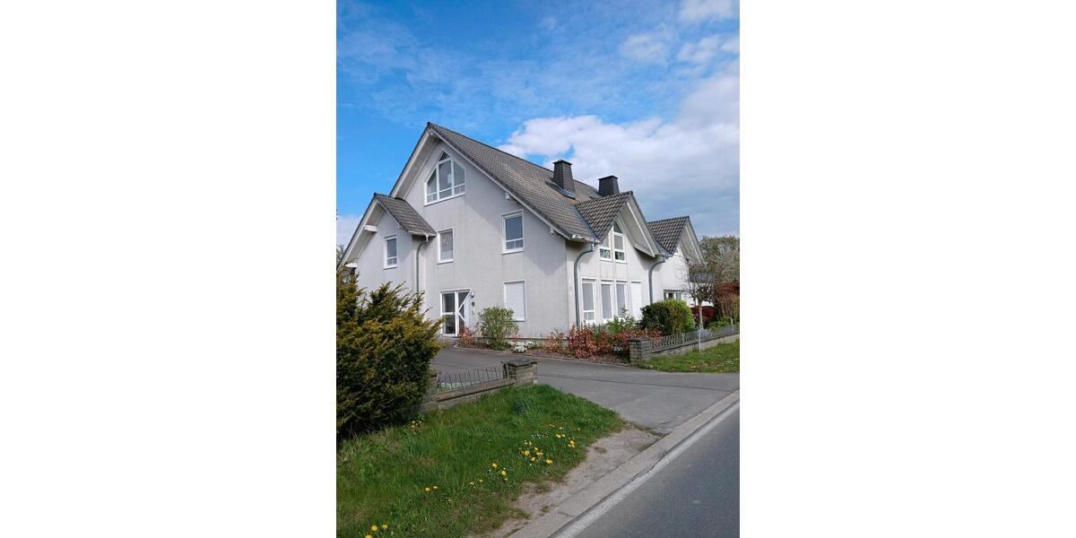 Doppelhaushälfte Lage - 5 Zimmer, 159 m&sup2;, 1.580&euro; | Angebot:26215495