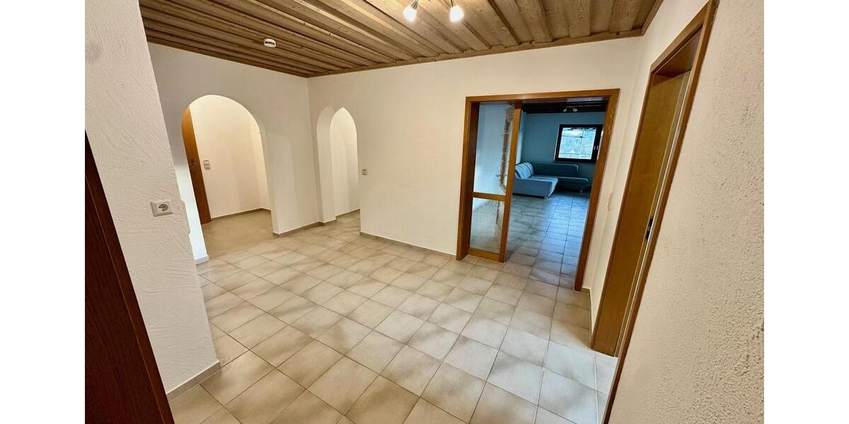Erdgeschoßwohnung Aichtal - 3.5 Zimmer, 150 m&sup2;, 2.500&euro; | Angebot:24819324
