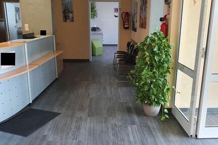 Attraktive Gewerbeeinheit für Büro oder Praxis in 1A-Lage von Lengefeld zu vermieten zimmer