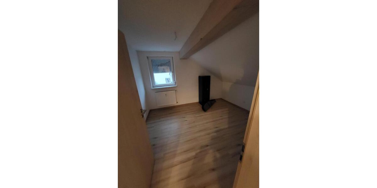 Dachgeschoßwohnung Altenstadt an der Waldnaab - 3 Zimmer, 70 m&sup2;, 600&euro; | Angebot:26459633