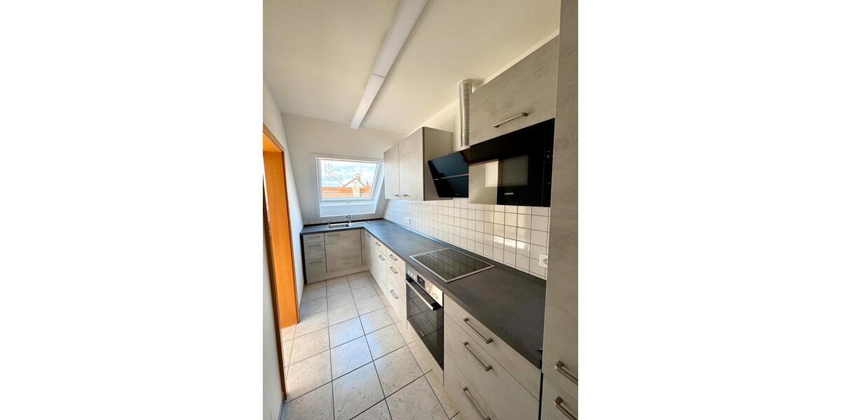 Dachgeschoßwohnung Östringen - 3 Zimmer, 76 m&sup2;, 850&euro; | Angebot:25942952