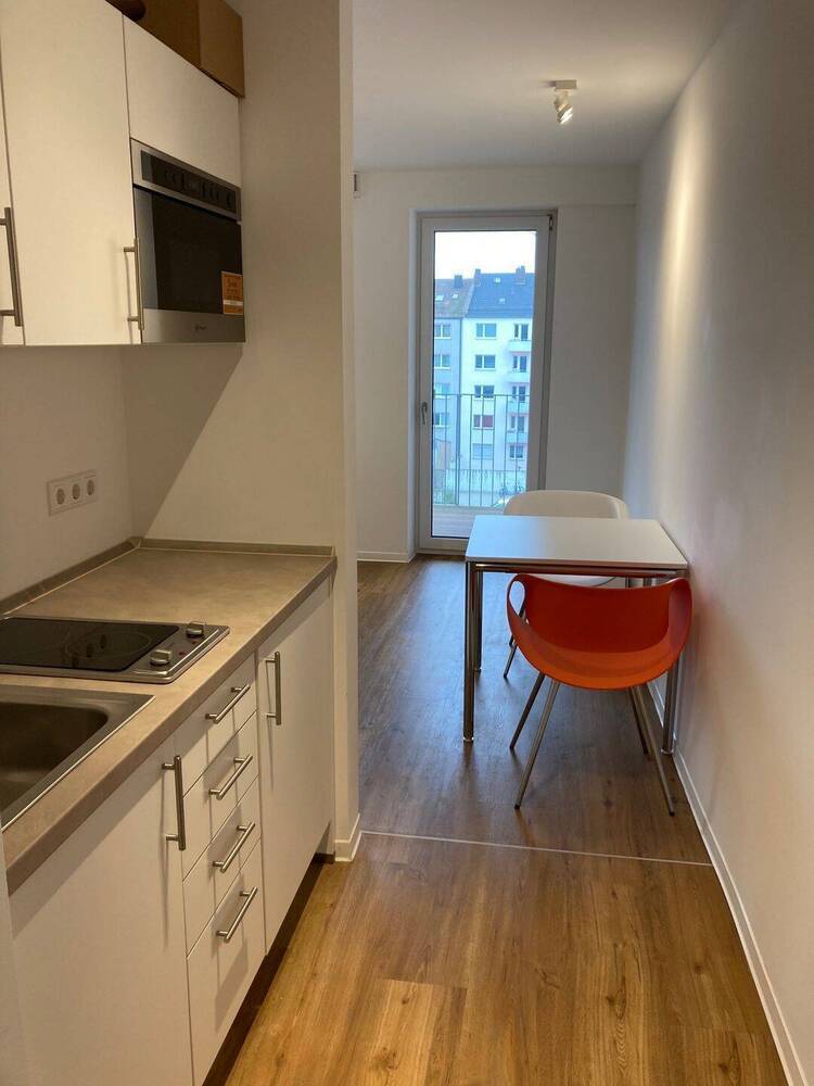 Großzügige 1-Zimmer-Wohnung mit Balkon in U-Bahn Nähe