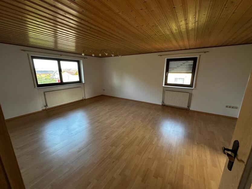 3-Zimmer-EinliegerWohnung - seperat zugänglich mit Balkon