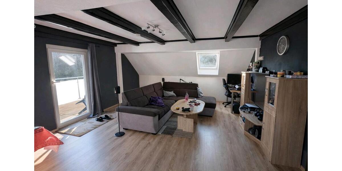 Dachgeschoßwohnung Stadtoldendorf - 3 Zimmer, 71 m&sup2;, 450&euro; | Angebot:25049580