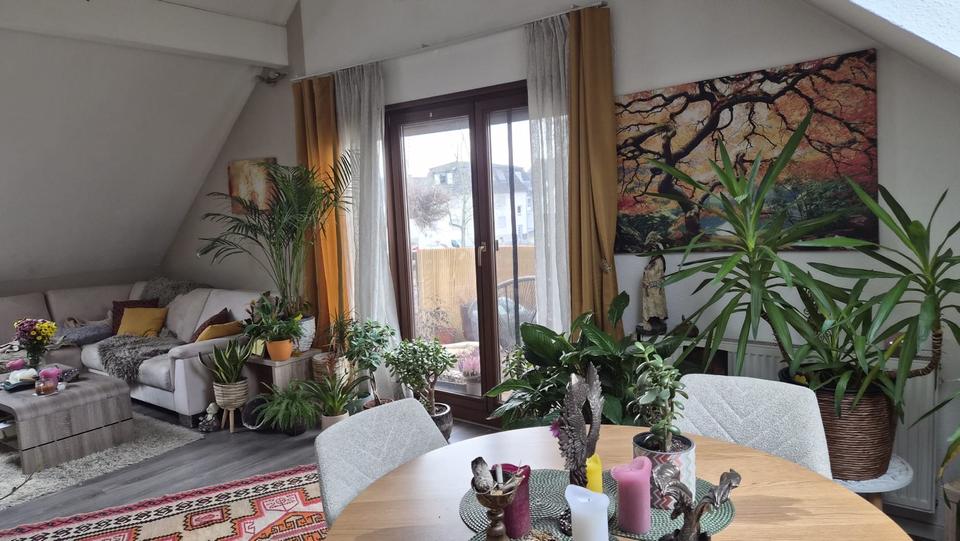 Dachgeschoßwohnung Hofheim am Taunus - 2 Zimmer, 73 m&sup2;, 1.050&euro; | Angebot:25512396