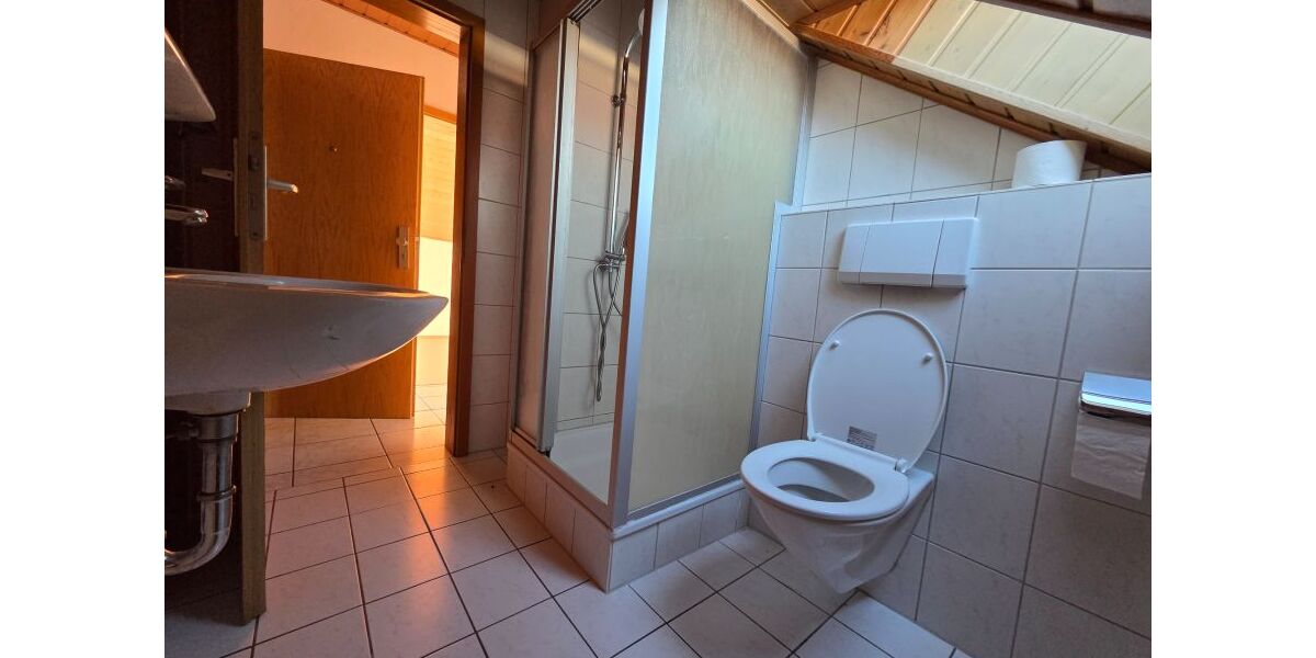 Schöne Dachgeschosswohnung in zentraler Lage - Dachgeschoßwohnung Florstadt | Angebot:24351624