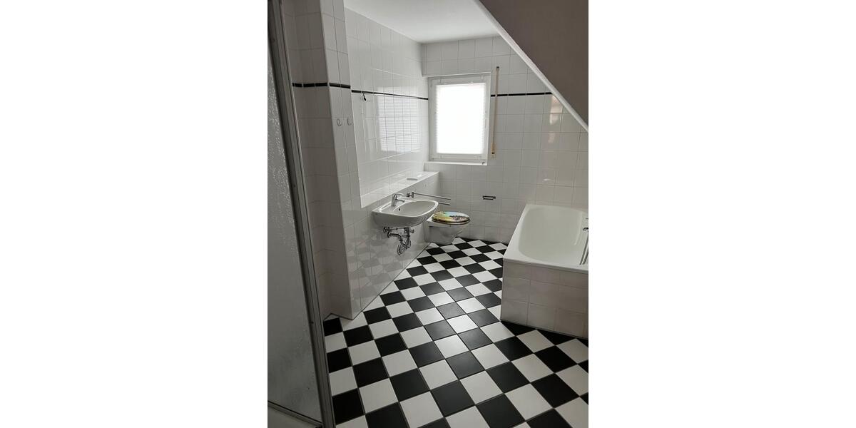 Dachgeschoßwohnung Neustadt an der Weinstraße - 2.5 Zimmer, 69 m&sup2;, 1.100&euro; | Angebot:24788077