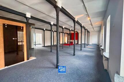 Open-Space in historischem Gebäude. zimmer