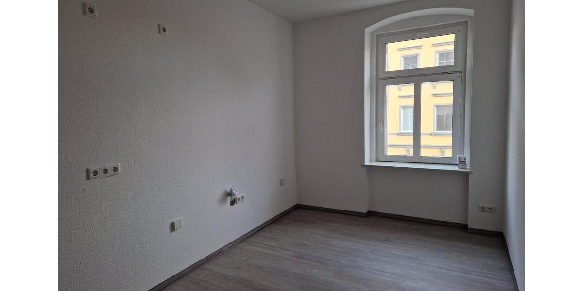 3 Zimmer Wohnung mit großem Balkon in Crimmitschau 3 zimmer