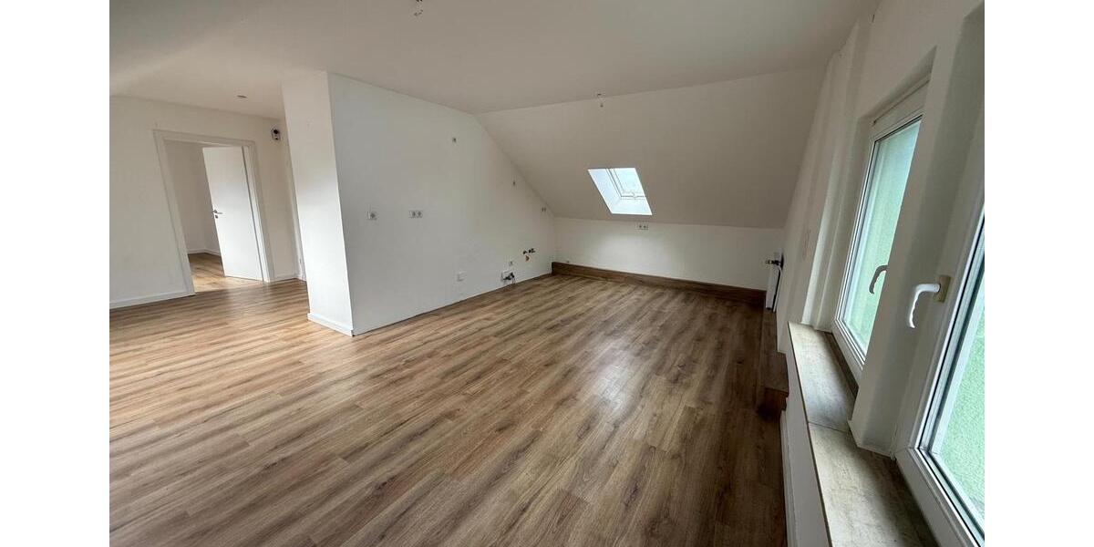 Dachgeschoßwohnung Lage - 2.5 Zimmer, 73 m&sup2;, 600&euro; | Angebot:25171871