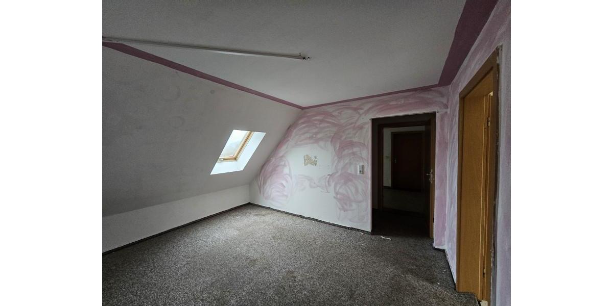 Dachgeschoßwohnung Braunsbedra - 3 Zimmer, 55 m&sup2;, 328&euro; | Angebot:26631490