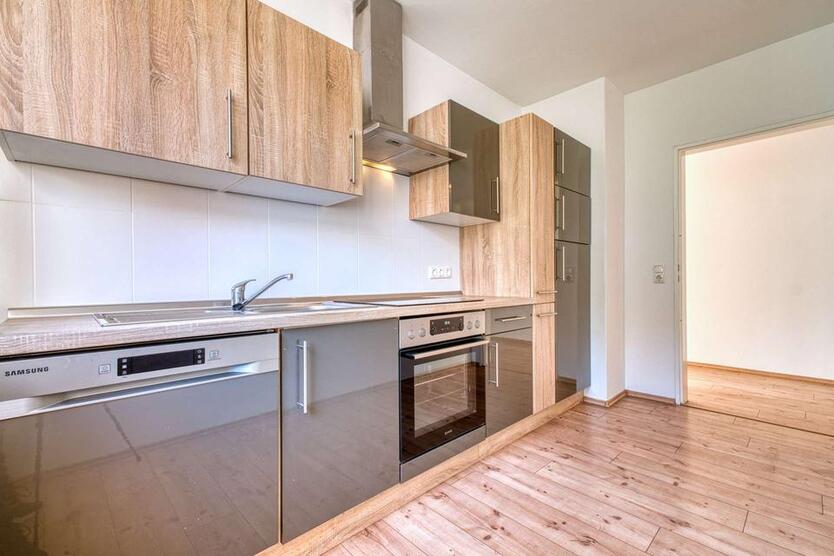 Helle 3-Zimmer-Wohnung mit großer Süd-Loggia in der Bremer Neustadt