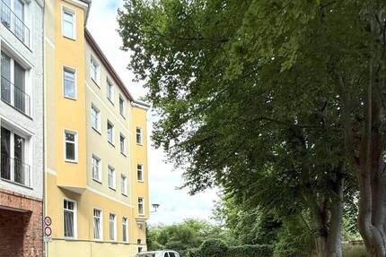Kleinere 3-Zimmer-WE in Bahnhofs- und Zentrumsnähe - 2. OG - Balkon mit Blick ins Grüne - inkl. Stellplatz