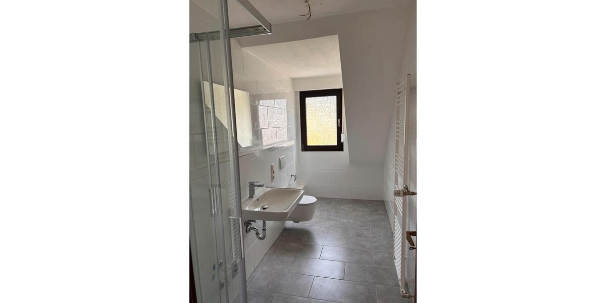 Etagenwohnung Bonn - 3 Zimmer, 95 m&sup2;, 1.300&euro; | Angebot:26582024
