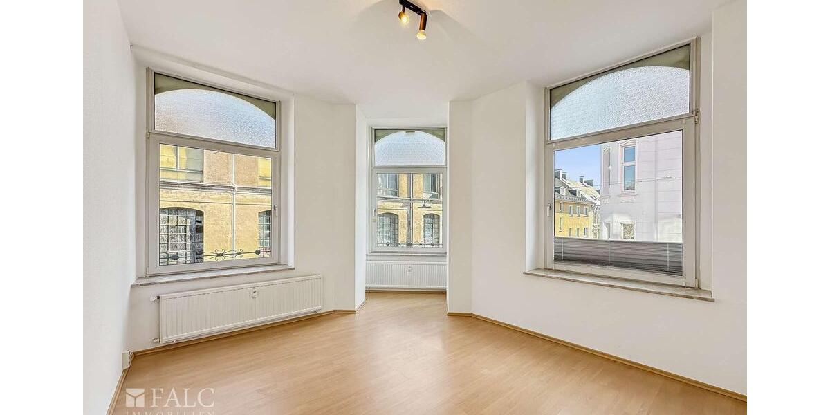 Stilvoll wohnen mit Altbaucharme – 3-Zimmer-Wohnung mit Aufzug und Stellplatz! 3 zimmer