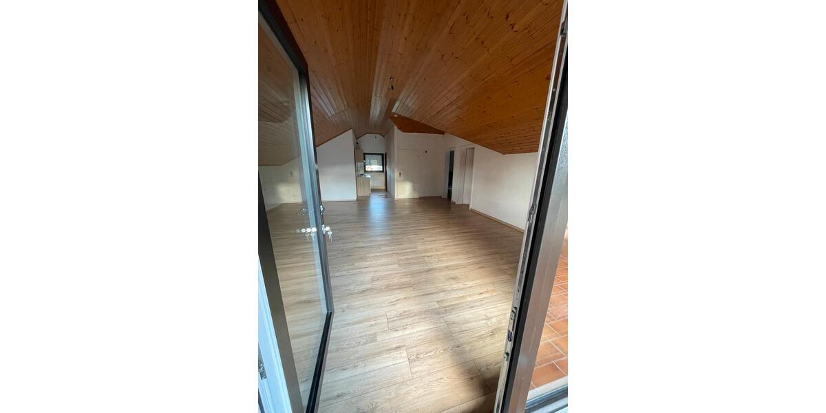 Dachgeschoßwohnung Elztal - 3 Zimmer, 700&euro; | Angebot:23086849