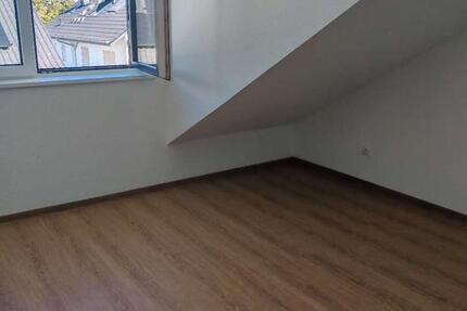 Haus Rüsselsheim am Main - 4 Zimmer, 140 m&sup2;, 2.100&euro; | Angebot:27612885