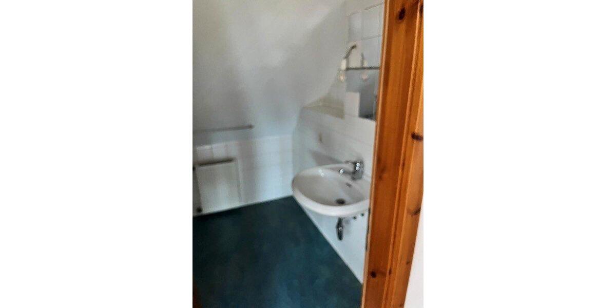Dachgeschoßwohnung Lohfelden - 4 Zimmer, 135 m&sup2;, 1.350&euro; | Angebot:26663717