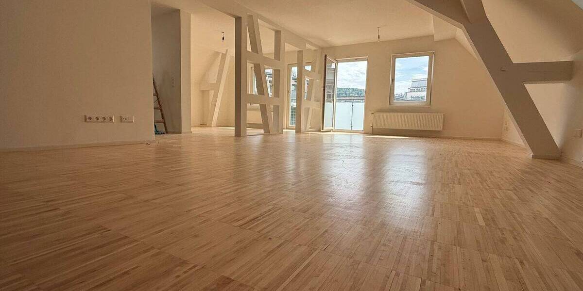 Etagenwohnung Stuttgart Mitte - 6 Zimmer, 176 m&sup2;, 3.800&euro; | Angebot:26476054