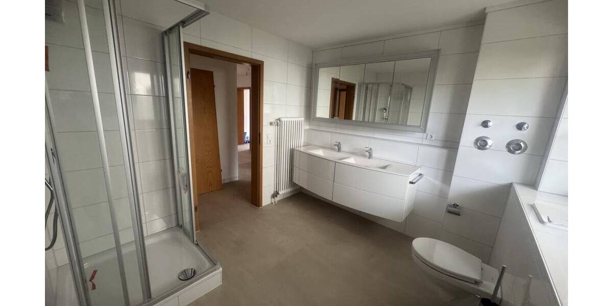 Etagenwohnung Freiburg Hochdorf - 5 Zimmer, 141 m&sup2;, 1.880&euro; | Angebot:26190172