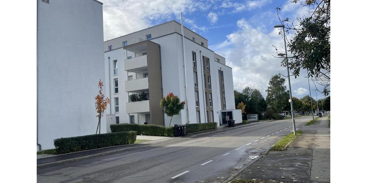 Neuwertige, zentrale 3 Zimmer-Whg mit Balkon, EBK und TG 3 zimmer