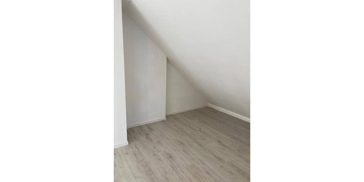 Dachgeschoßwohnung Köln Kalk - 1 Zimmer, 28 m&sup2;, 700&euro; | Angebot:26070924