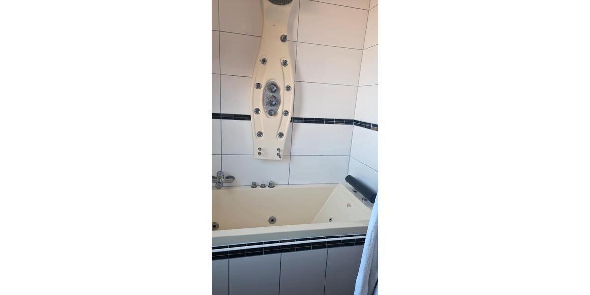 Etagenwohnung Neunkirchen - 4 Zimmer, 100 m&sup2;, 900&euro; | Angebot:26023311