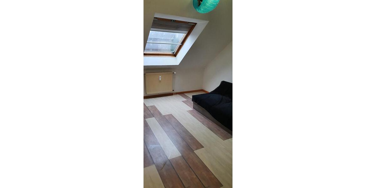 Dachgeschoßwohnung Essen Stadtbezirk VI - 1 Zimmer, 18 m&sup2;, 250&euro; | Angebot:24737551