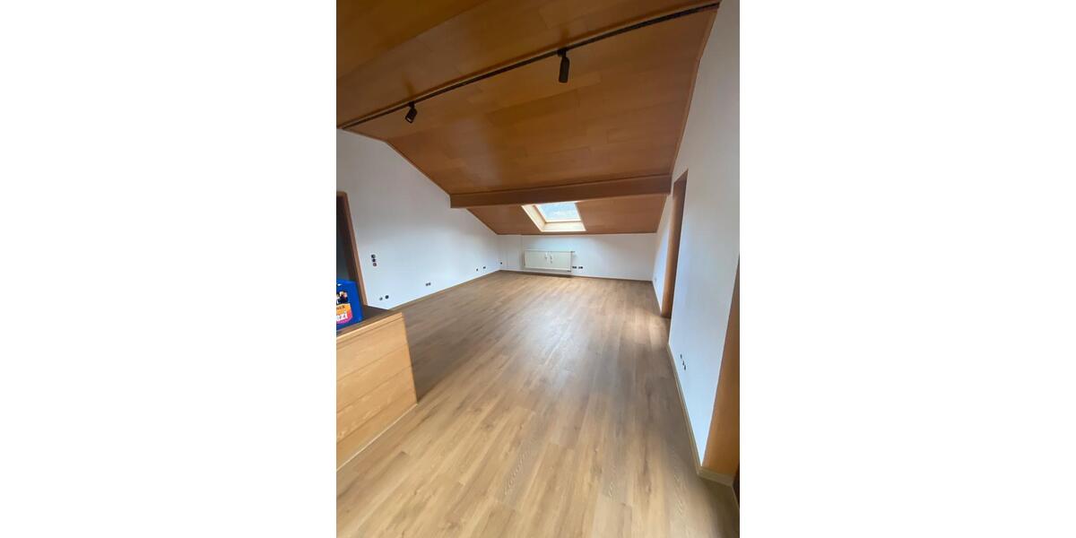 Dachgeschoßwohnung Bad Endbach - 3 Zimmer, 88 m&sup2;, 650&euro; | Angebot:26420246