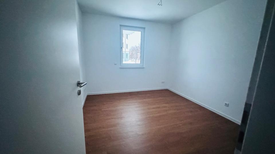 Etagenwohnung Schönefeld - 4 Zimmer, 131 m&sup2;, 3.016&euro; | Angebot:25279860