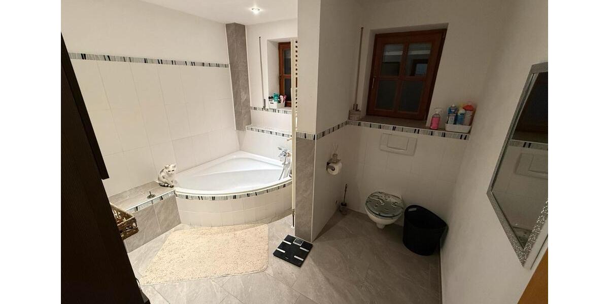 Etagenwohnung Ampfing - 2 Zimmer, 77 m&sup2;, 1.150&euro; | Angebot:25598864