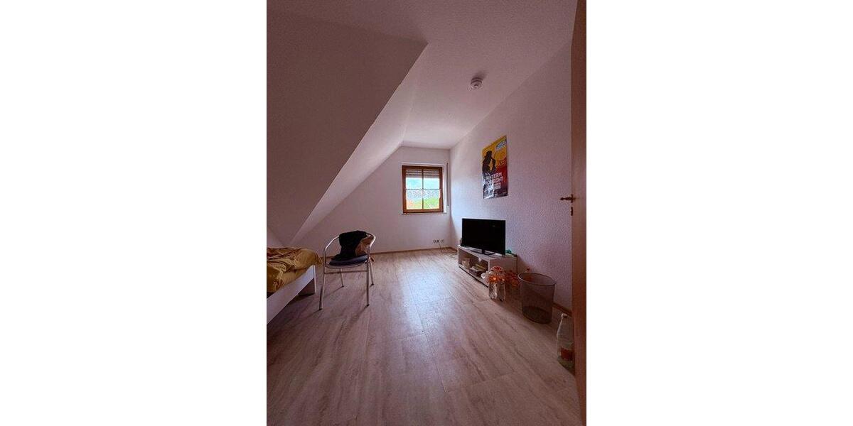 Dachgeschoßwohnung Zeitlofs - 5 Zimmer, 140 m&sup2;, 695&euro; | Angebot:26516755