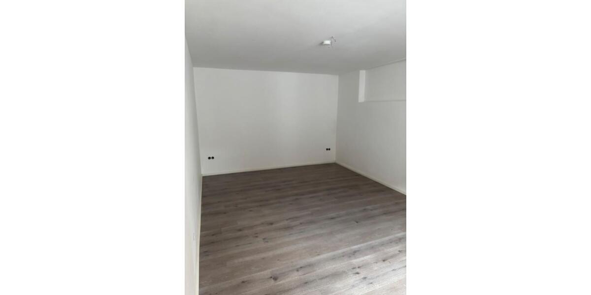 Etagenwohnung Butzbach - 6 Zimmer, 180 m&sup2;, 1.980&euro; | Angebot:26606603