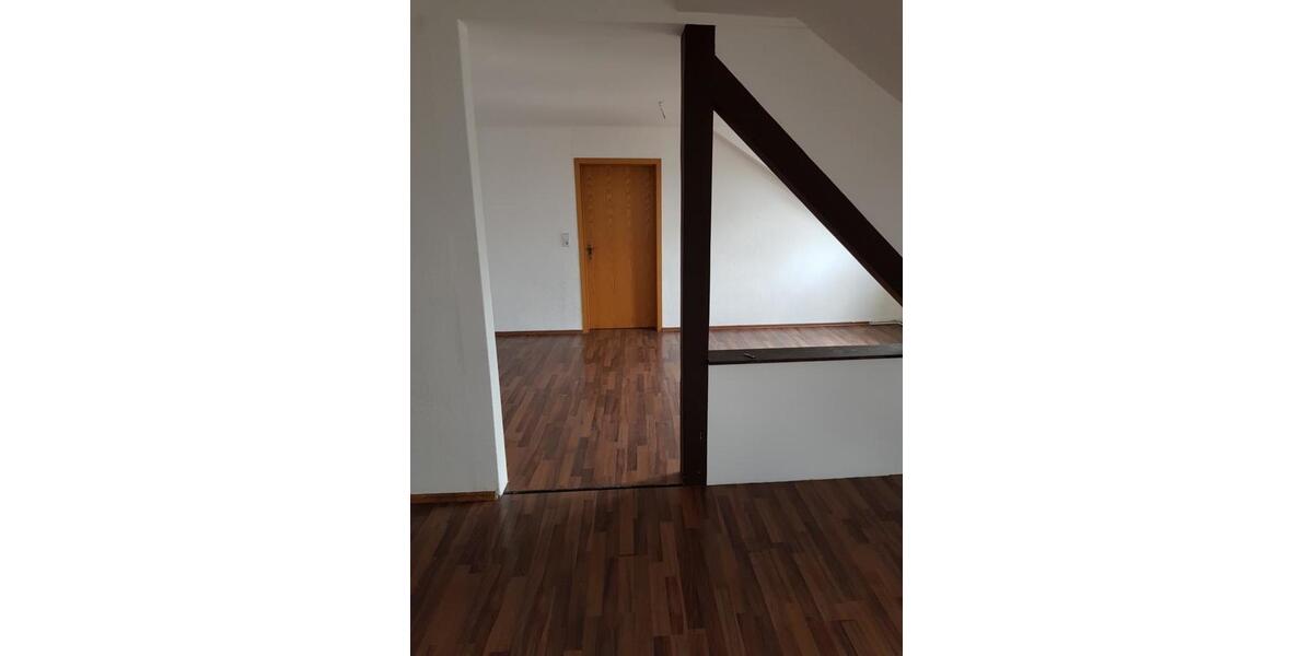 Dachgeschoßwohnung Glauchau - 4 Zimmer, 125 m&sup2;, 575&euro; | Angebot:25790173