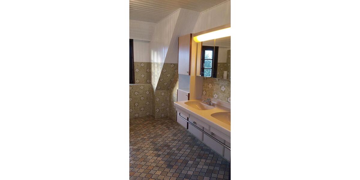 Dachgeschoßwohnung Neukirchen - 3 Zimmer, 55 m&sup2;, 700&euro; | Angebot:24808477