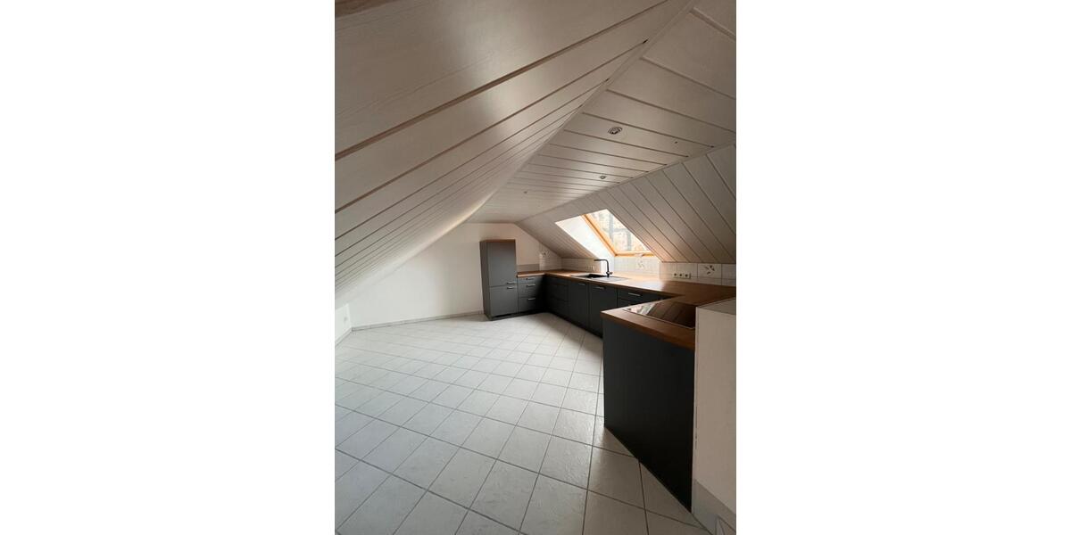 Helle 3-Zimmer DG Wohnung mit Südbalkon - 68 Quadratmeter 3 zimmer