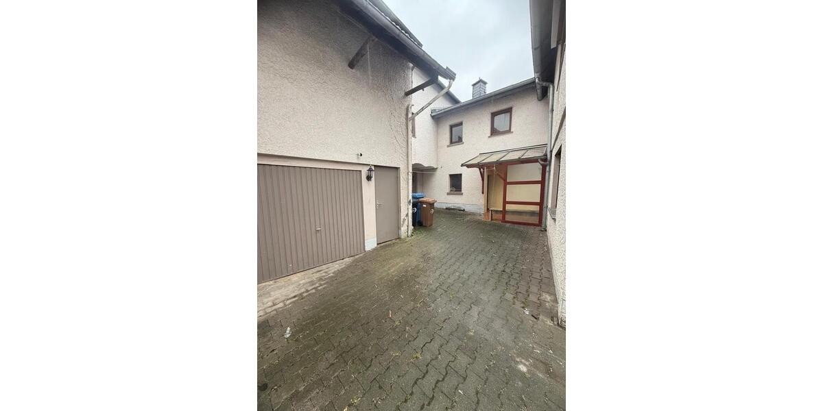 Etagenwohnung Limburg an der Lahn - 5 Zimmer, 160 m&sup2;, 1.300&euro; | Angebot:26039095