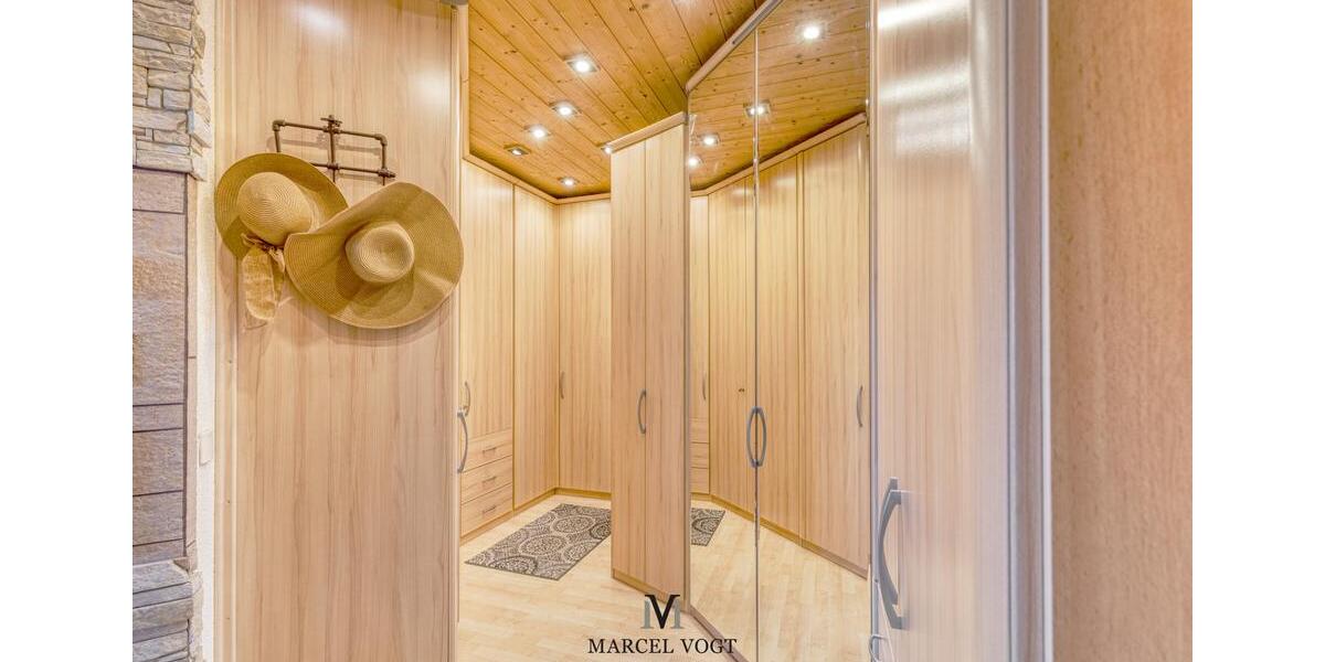 Einfamilienhaus Hülben - 8.5 Zimmer, 337 m&sup2;, 4.620&euro; | Angebot:23816966