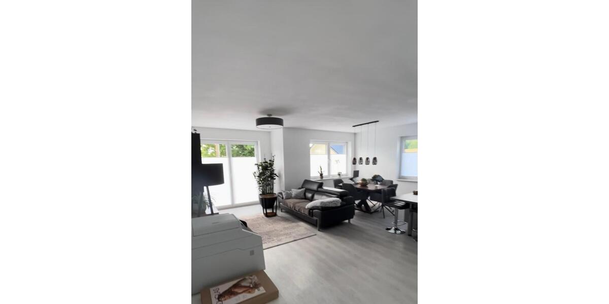 Erdgeschoßwohnung Waldbröl - 2.5 Zimmer, 83 m&sup2;, 1.000&euro; | Angebot:26372658