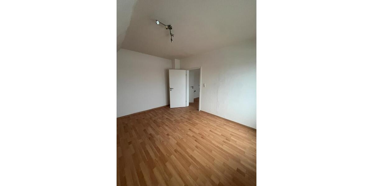 Dachgeschoßwohnung Löhne - 3 Zimmer, 100 m&sup2;, 1.000&euro; | Angebot:24818729