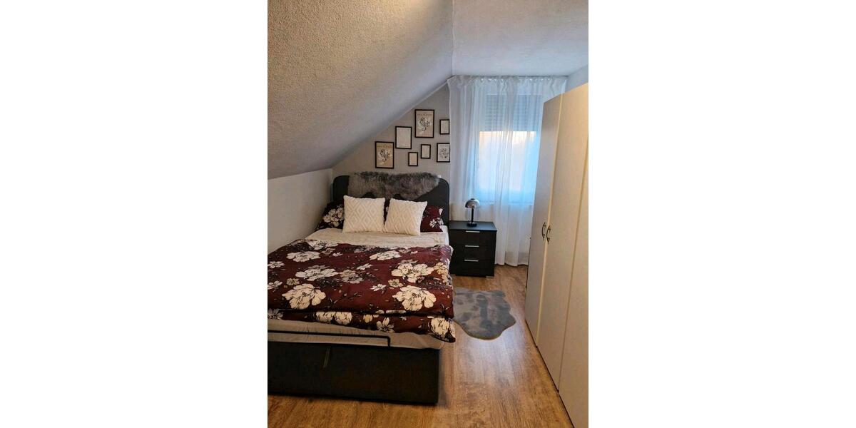 Dachgeschoßwohnung Etzenricht - 1 Zimmer, 34 m&sup2;, 400&euro; | Angebot:26275751