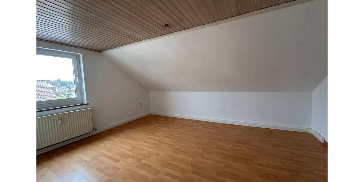 Dachgeschoßwohnung Poppenricht - 3.5 Zimmer, 80 m&sup2;, 620&euro; | Angebot:25978840