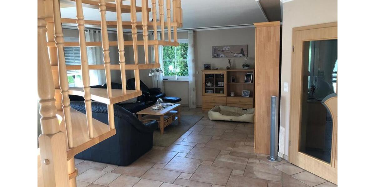 Einfamilienhaus Einbeck - 7 Zimmer, 220 m&sup2;, 1.890&euro; | Angebot:24976077