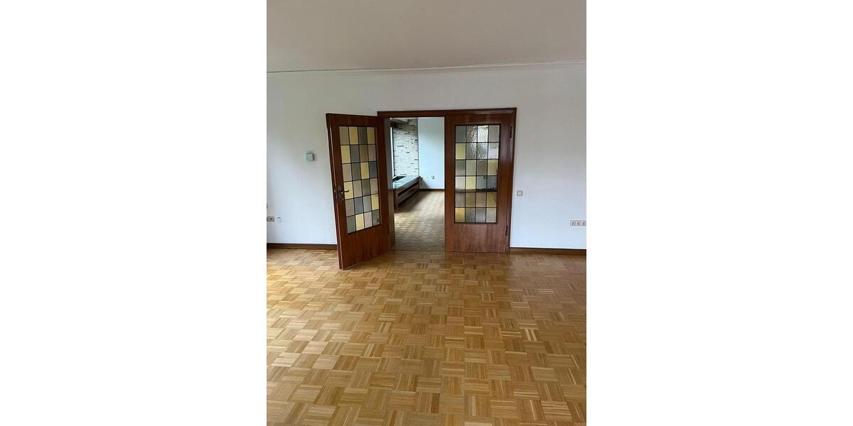 Erdgeschoßwohnung Remscheid - 3 Zimmer, 175 m&sup2;, 1.180&euro; | Angebot:24373427