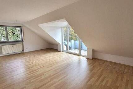 Charmante 2 Zimmer DG-Wohnung mit Balkon, EBK uvm. in Wendelstein OT.