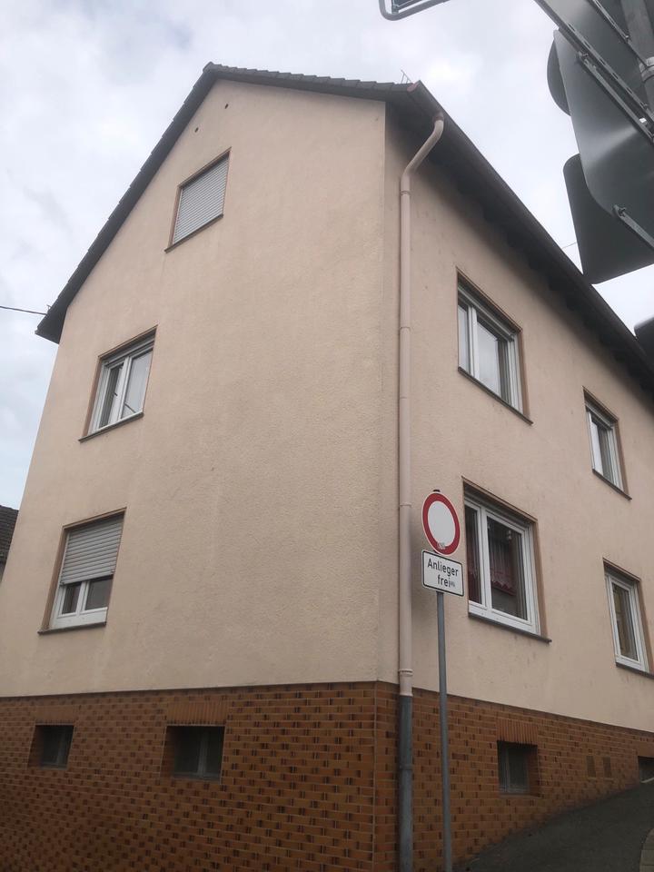 Drei Zimmer, Küche, Bad mit Einbauküche