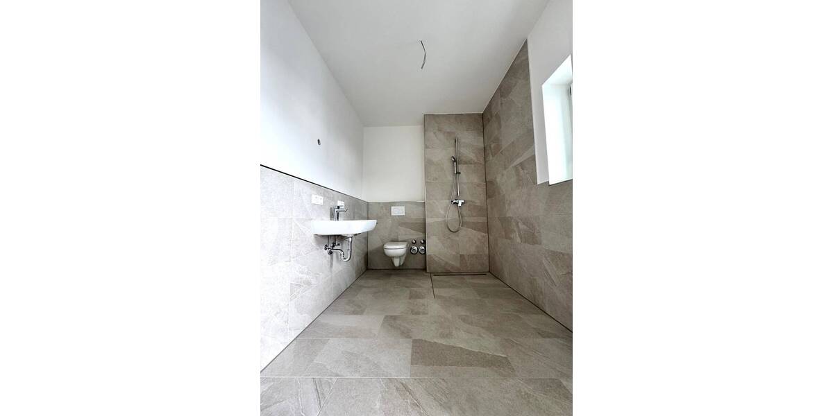 Etagenwohnung Deggendorf - 2 Zimmer, 72 m&sup2;, 890&euro; | Angebot:24498308