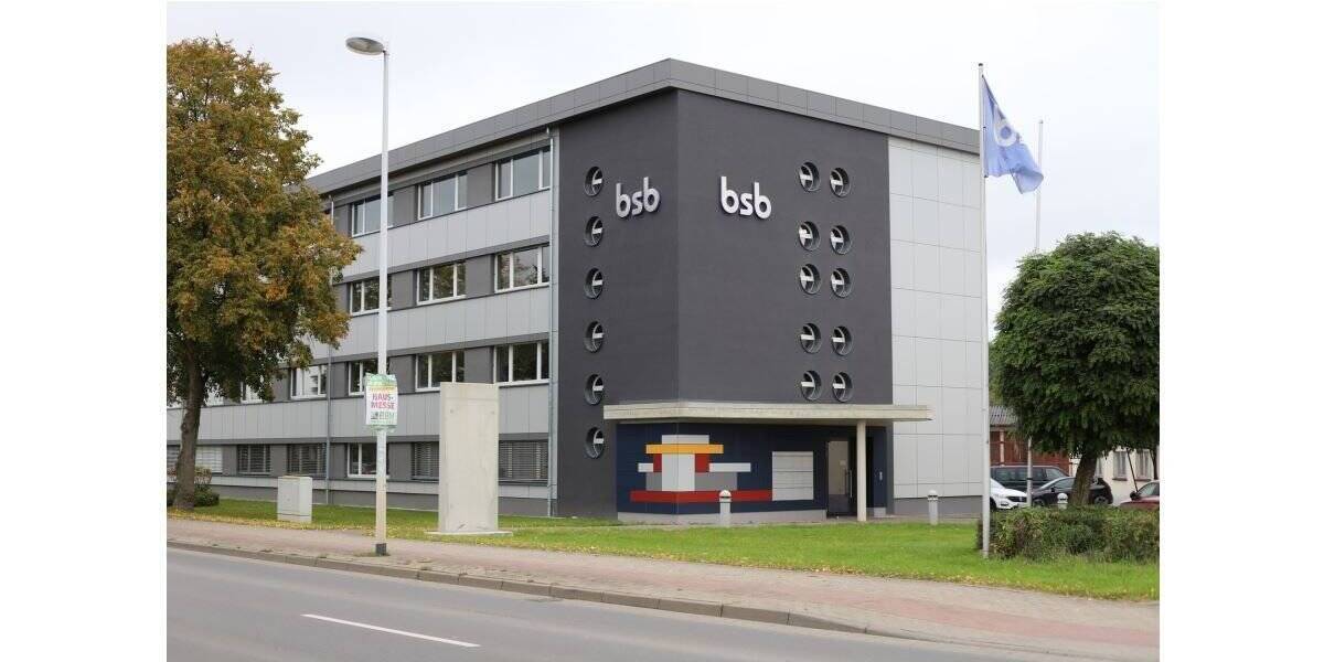 Gewerbeobjekt Malchin Am Strauchwerder - 8 Zimmer, 260 m&sup2;, 780&euro; | Angebot:25734836
