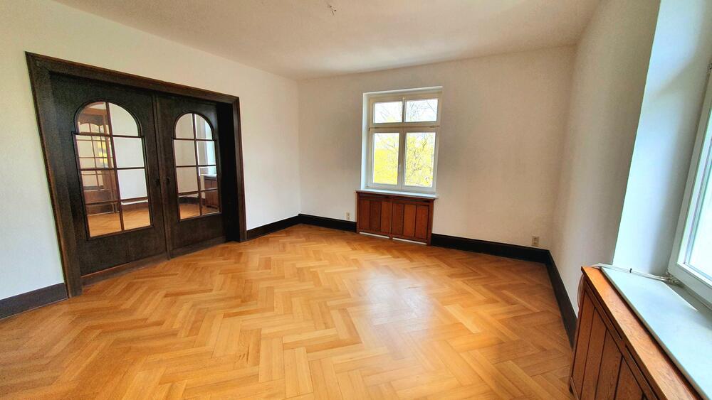 Exklusive 5-Zimmer-Wohnung in schöner Villa. Mit eigenem Gartenbereich. 5 zimmer