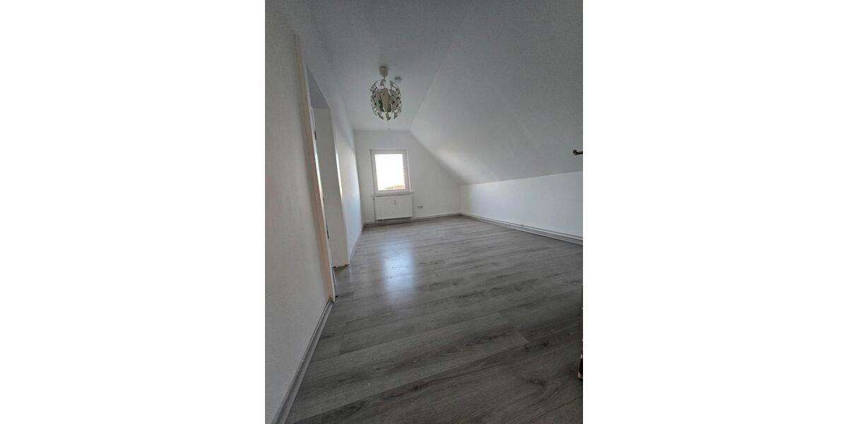 Dachgeschoßwohnung Bergen - 4 Zimmer, 100 m&sup2;, 700&euro; | Angebot:26025255